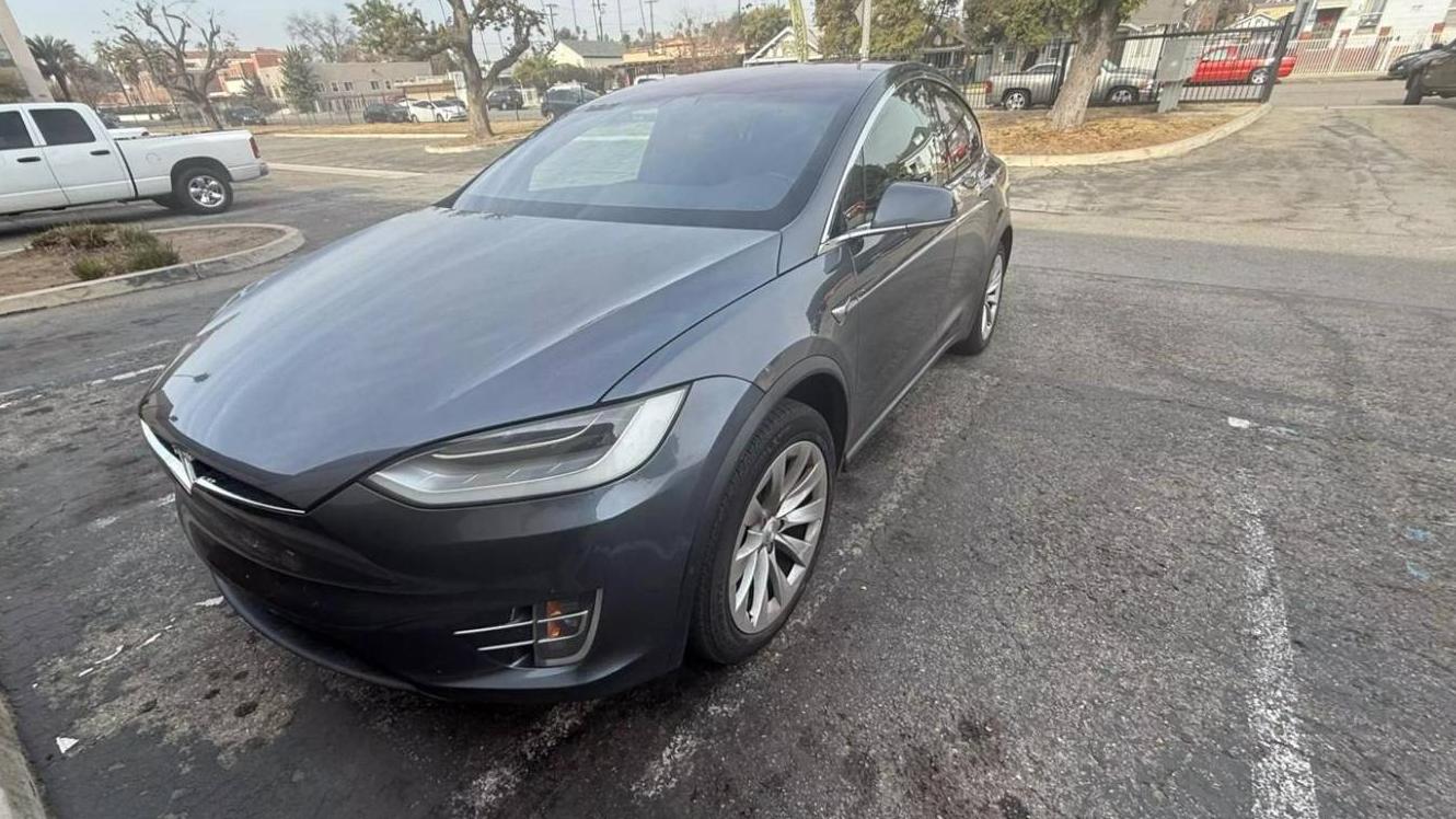 TESLA MODEL X 2020 5YJXCAE26LF270197 image